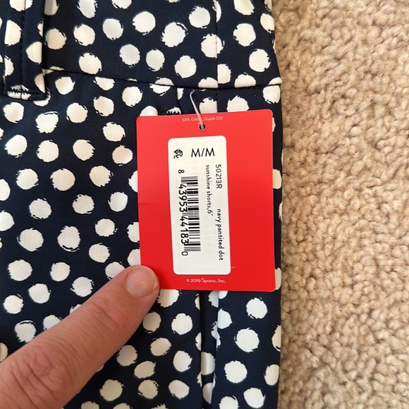 SPANX Sunshine Shorts-Medium - Picture 3 of 4